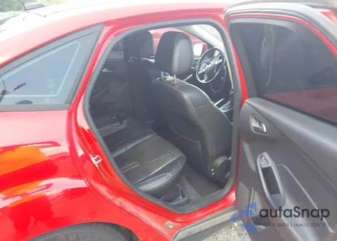 2013 Ford Focus Se z USA, uszkodzony, nr VIN 1FADP3F2XDL124682